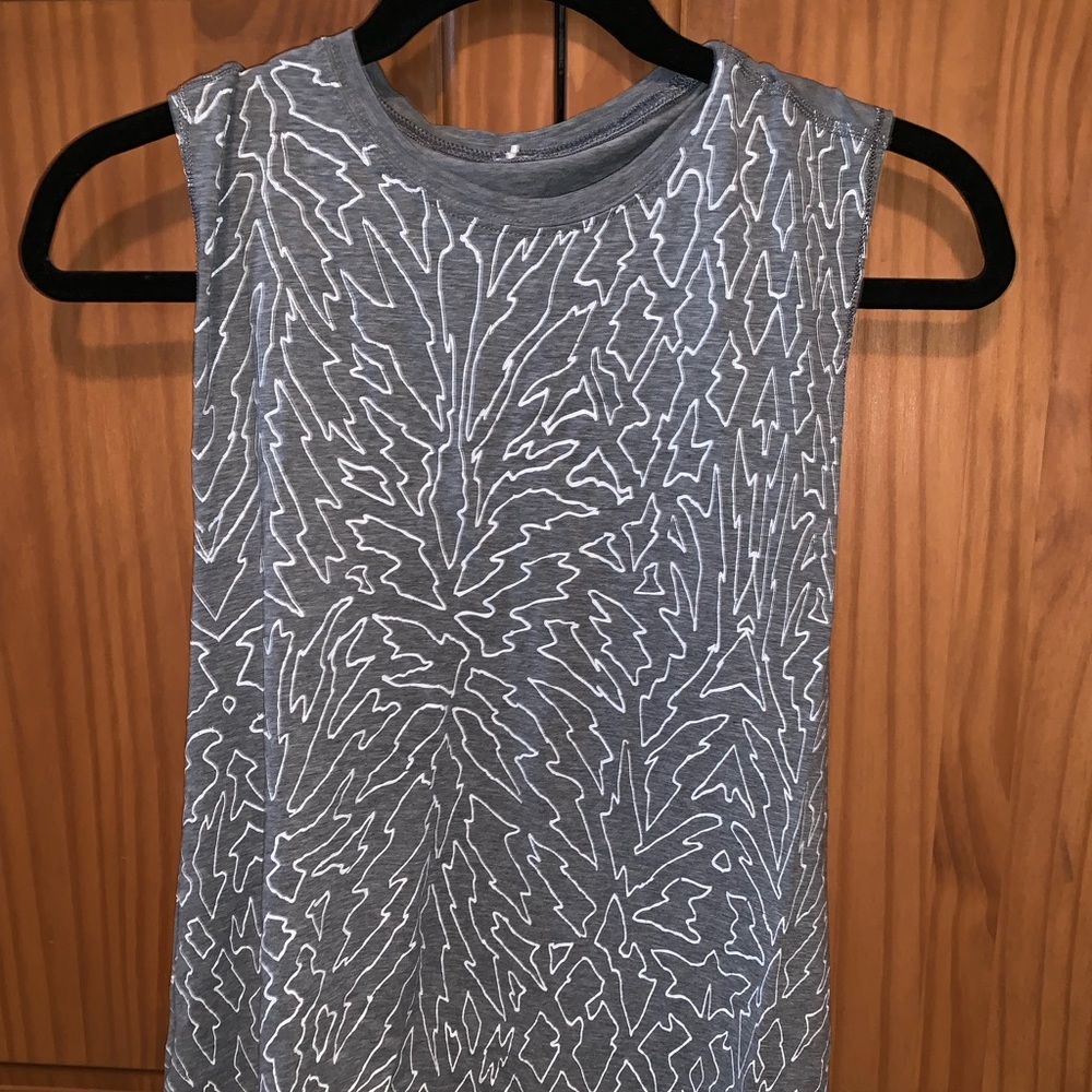 Lululemon grey cut off shirt